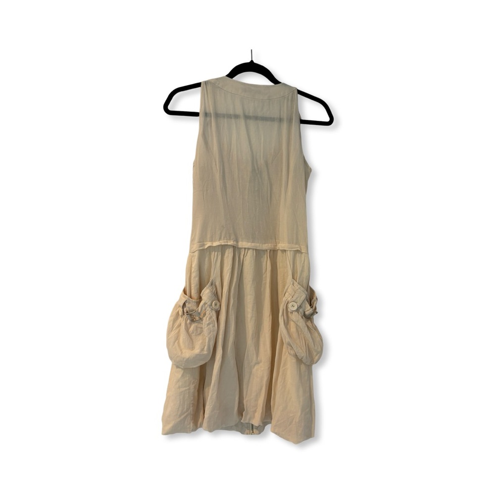 Monerno: Shoulder strap dress.